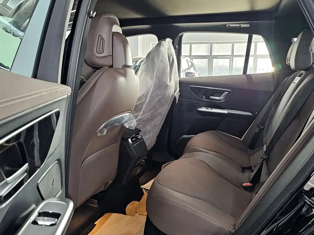 Mercedes-Benz EQE SUV — миниатюра 9