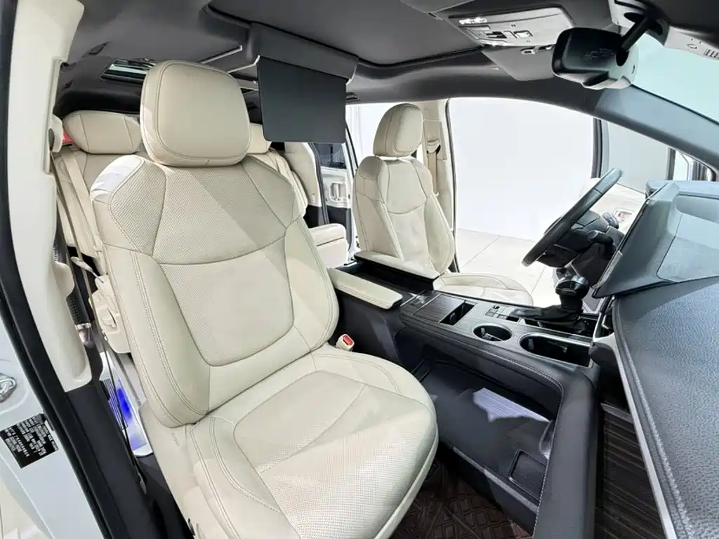 Toyota Sienna — миниатюра 21