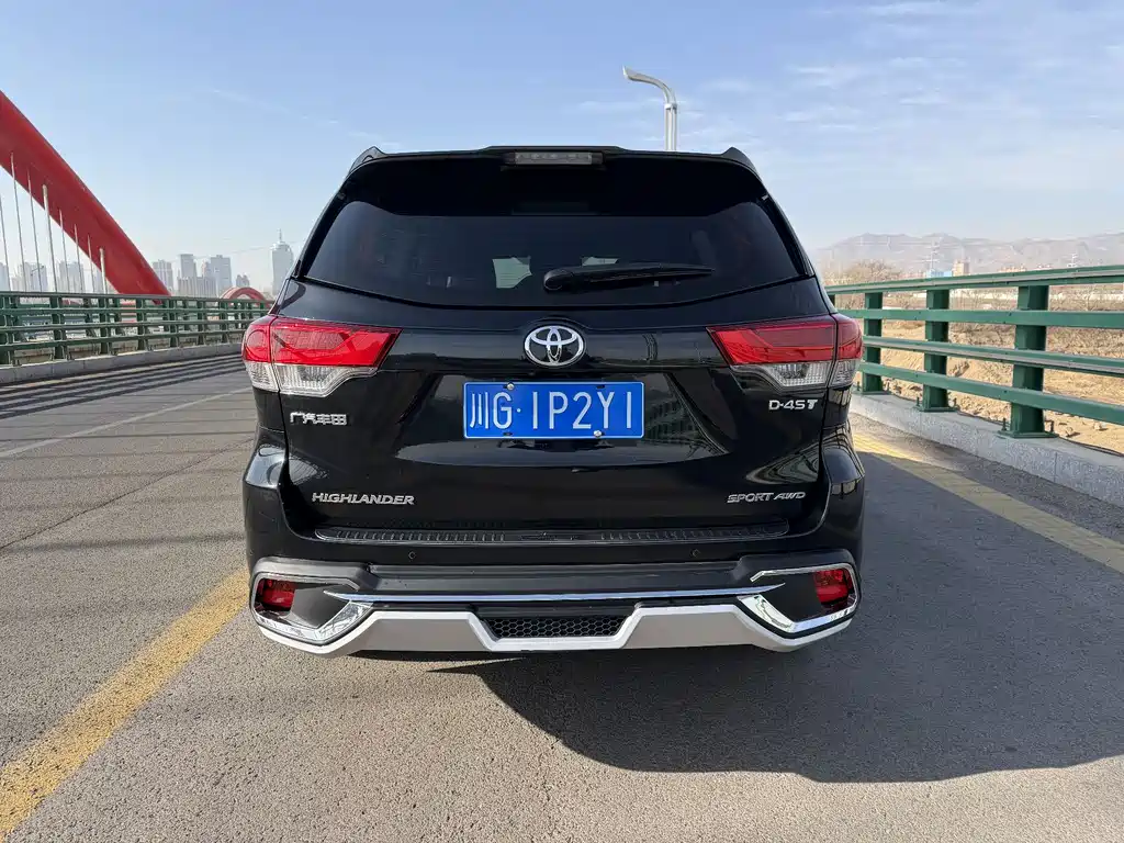 TOYOTA HIGHLANDER