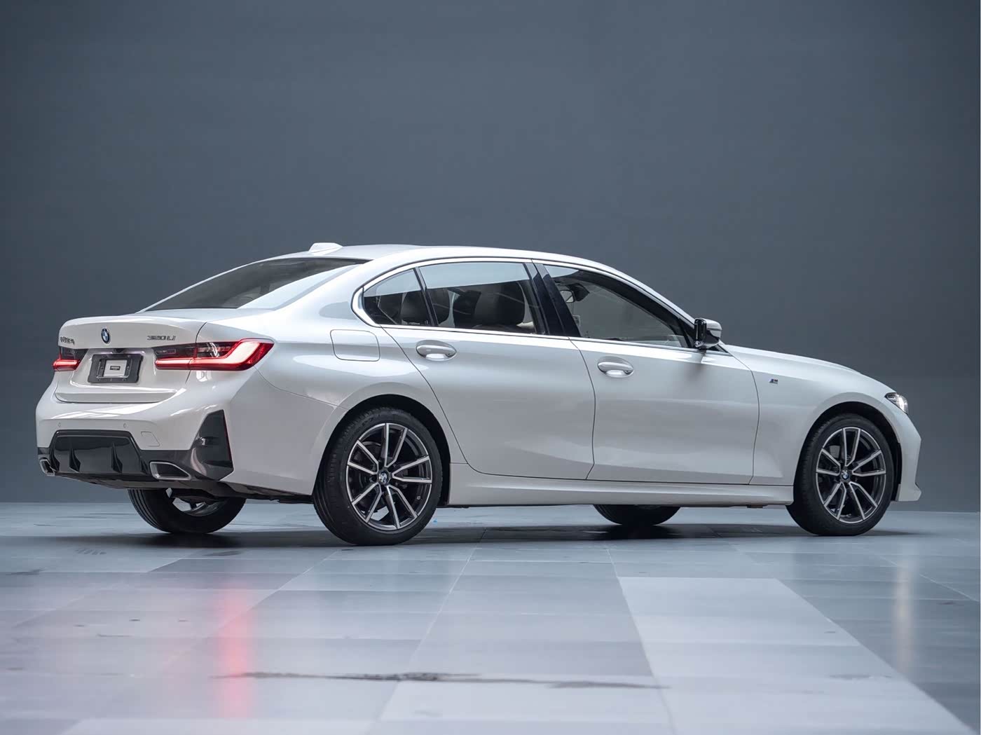BMW 3 Series 2.0 л 2023 г. Белый, пробег 41000 км