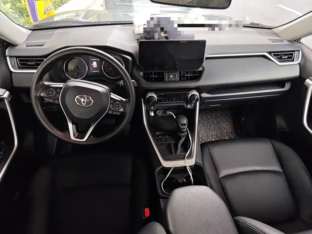 Toyota RAV4 — миниатюра 10
