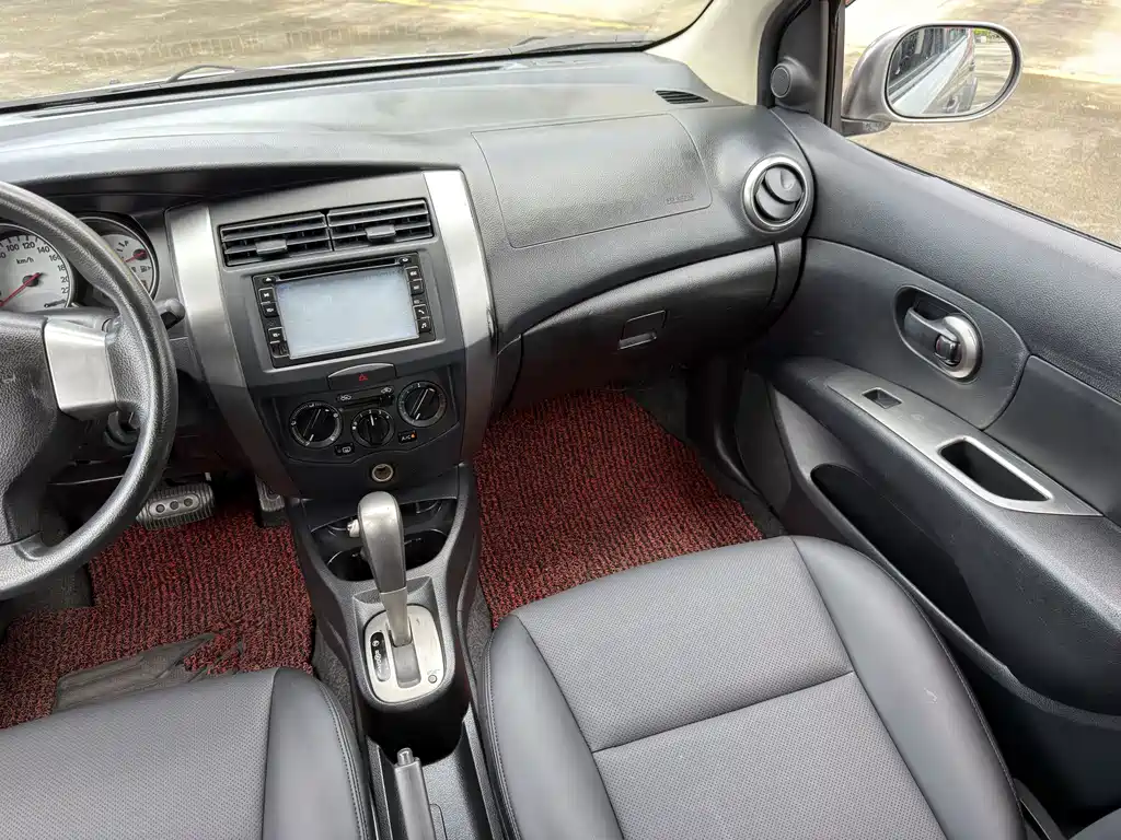 Nissan Livina — миниатюра 10