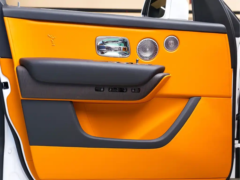 Rolls-Royce Cullinan — миниатюра 10
