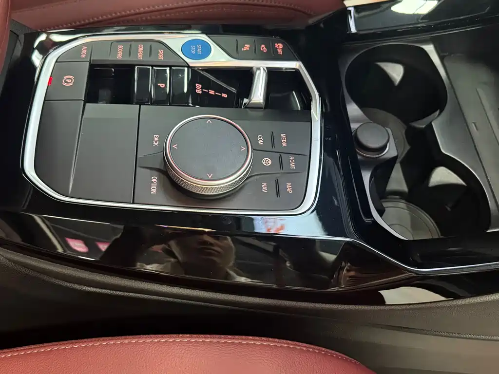 BMW iX3 — миниатюра 5
