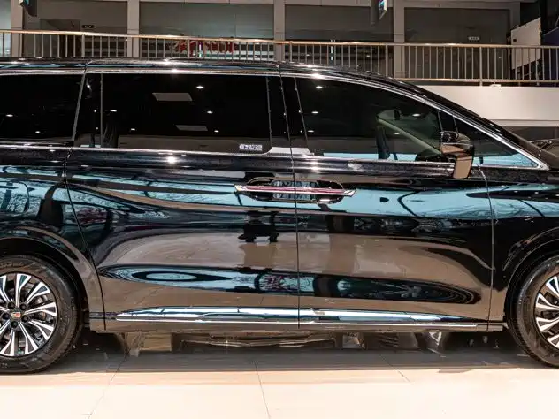 Hongqi Hongqi HQ9 PHEV — миниатюра 4