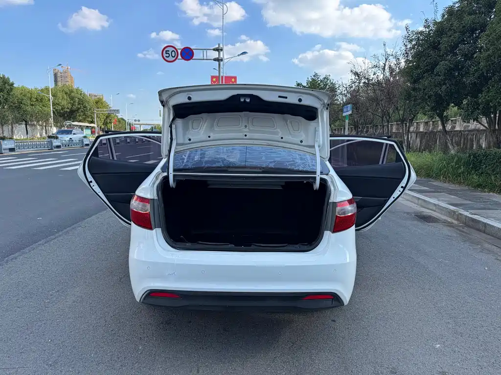 Kia K2 — миниатюра 13