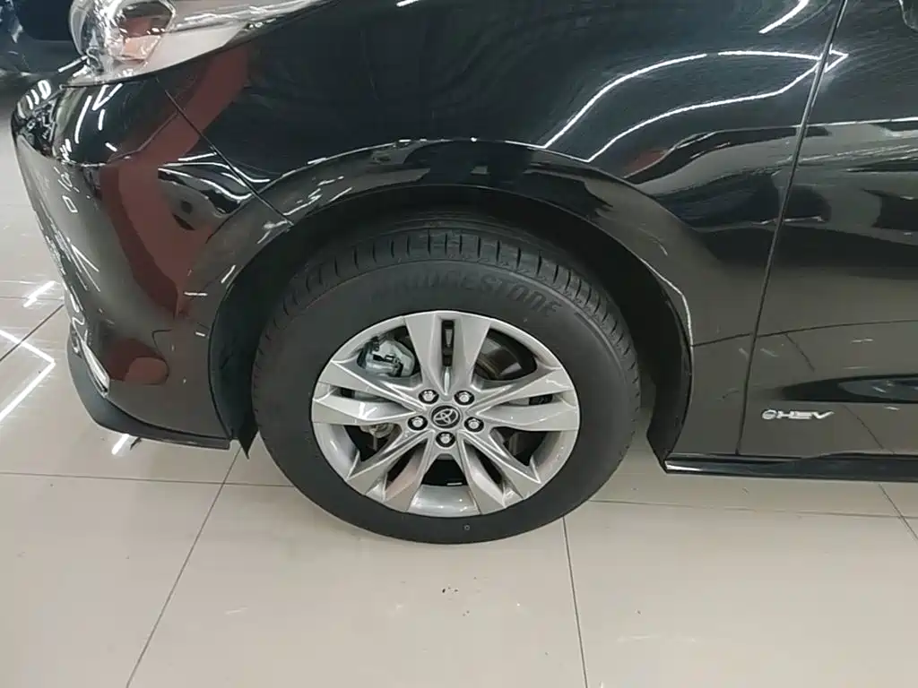 Toyota Sienna — миниатюра 23