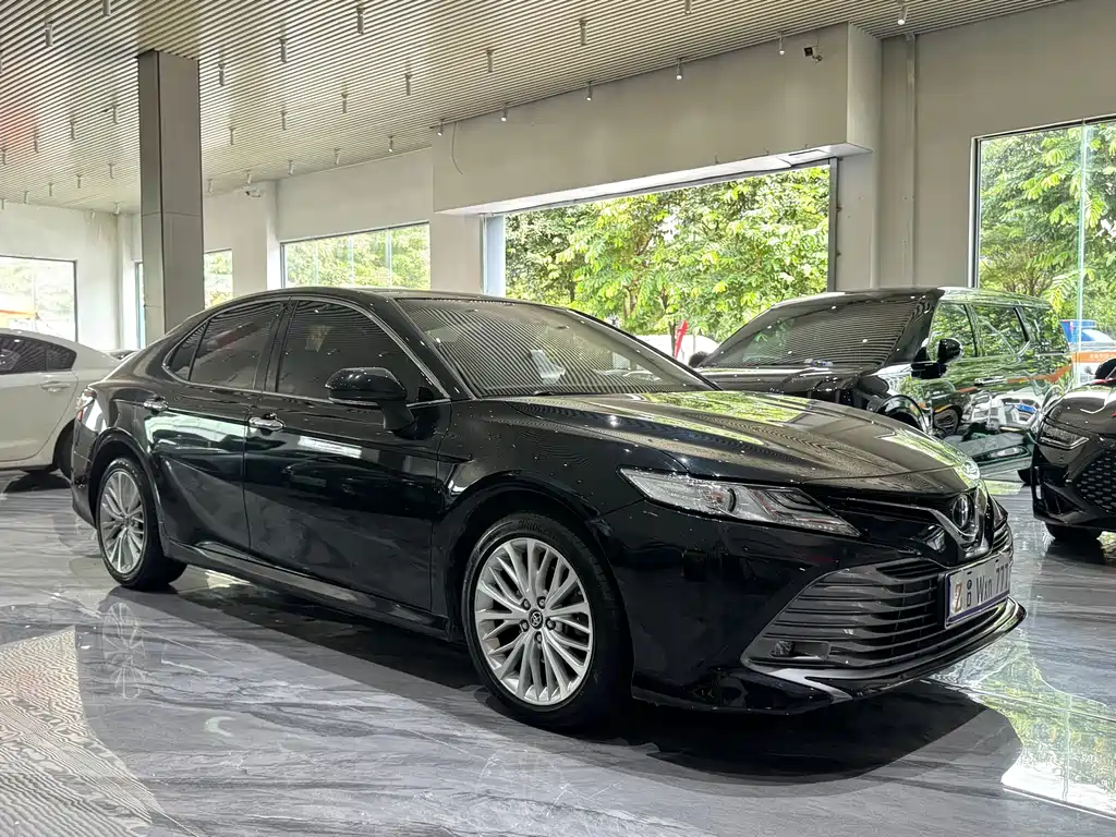 Toyota Camry — миниатюра 3