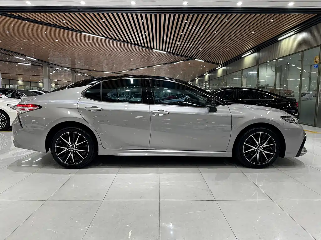 Toyota Camry — миниатюра 17