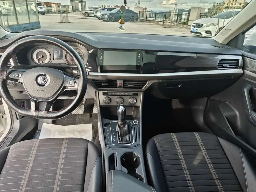 Volkswagen Lavida — миниатюра 6