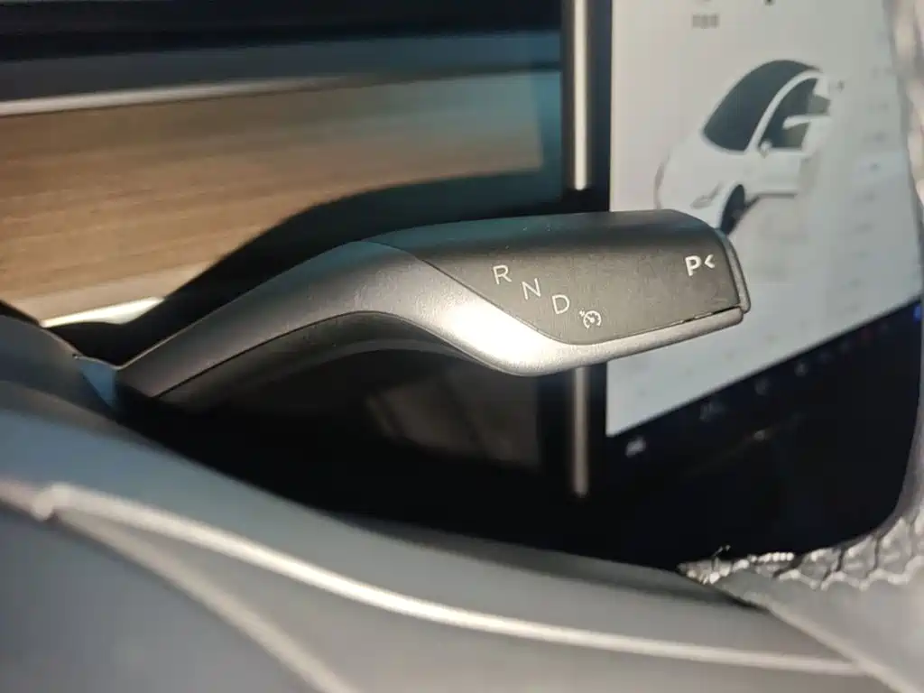 Tesla Model 3 — миниатюра 14