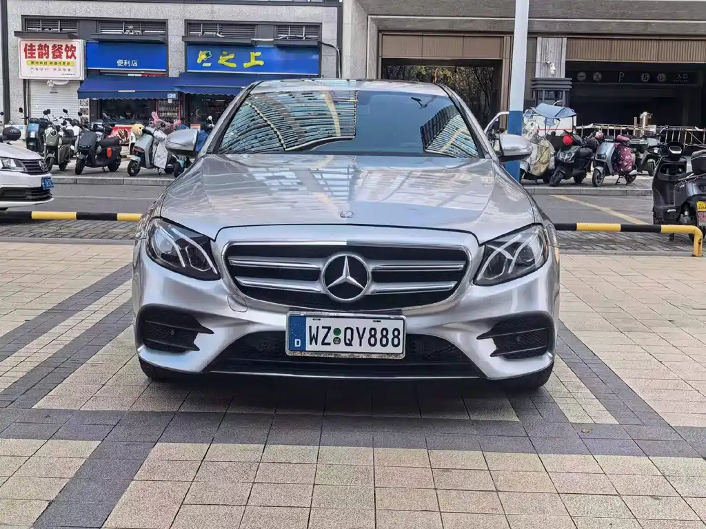 Mercedes-Benz E-Class — миниатюра 2