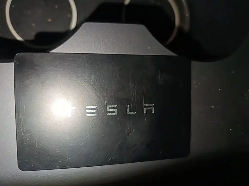 Tesla Model Y — миниатюра 9