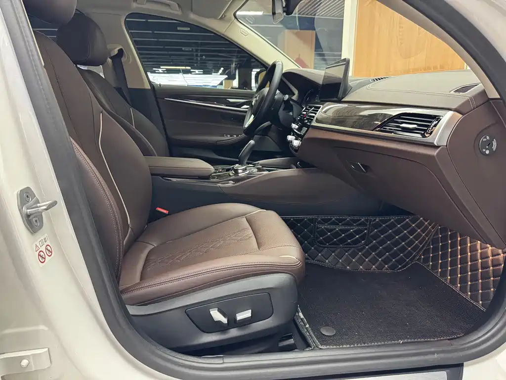 BMW 5 Series — миниатюра 14