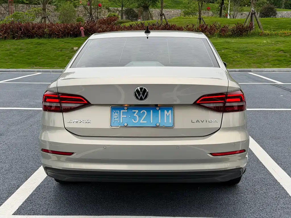 Volkswagen Lavida — миниатюра 5