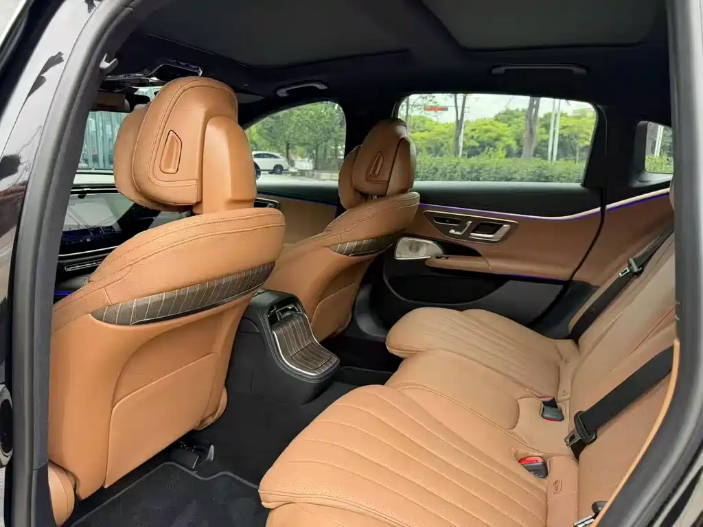 Mercedes-Benz E-Class — миниатюра 8