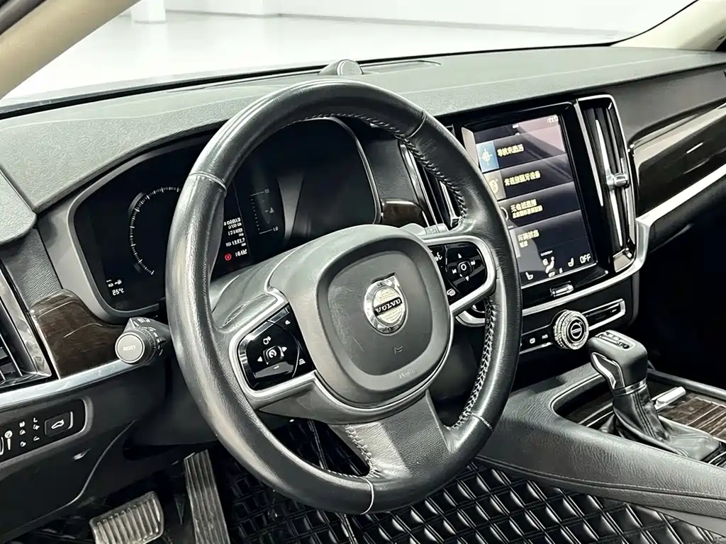 Volvo S90 — миниатюра 5