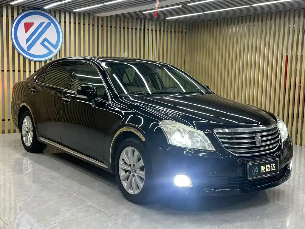 Toyota Crown — миниатюра 3
