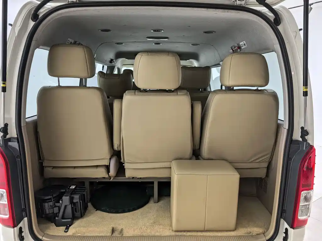 Toyota Hiace — миниатюра 18