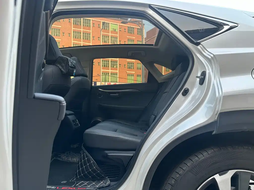 Lexus NX — миниатюра 8