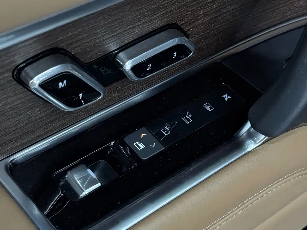 Land Rover Range Rover — миниатюра 8