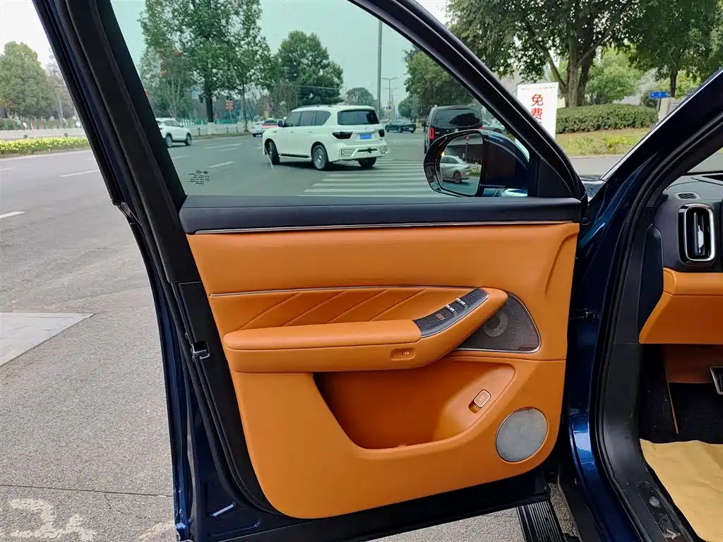 AITO ASK THE WORLD M8