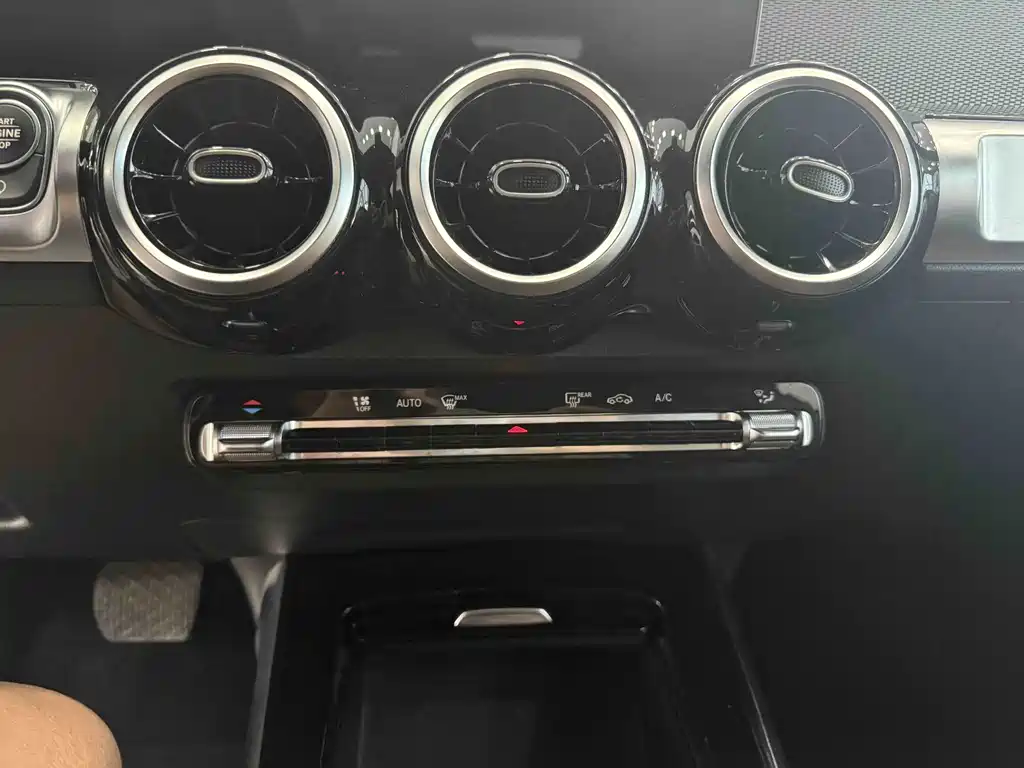 Mercedes-Benz GLB — миниатюра 15