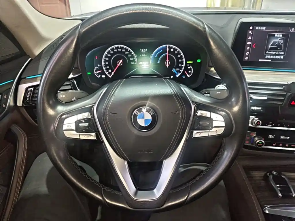 BMW 5 Series New Energy — миниатюра 11