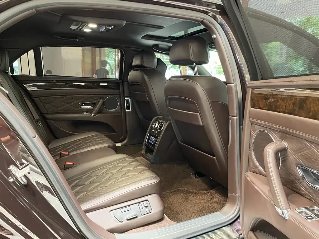 Bentley Flying Spur — миниатюра 16