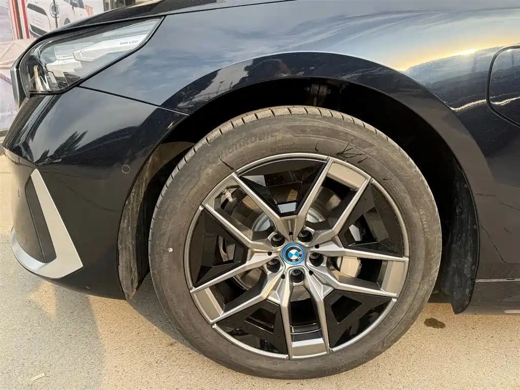 BMW i5 2024 eDrive 35L Premium Luxury