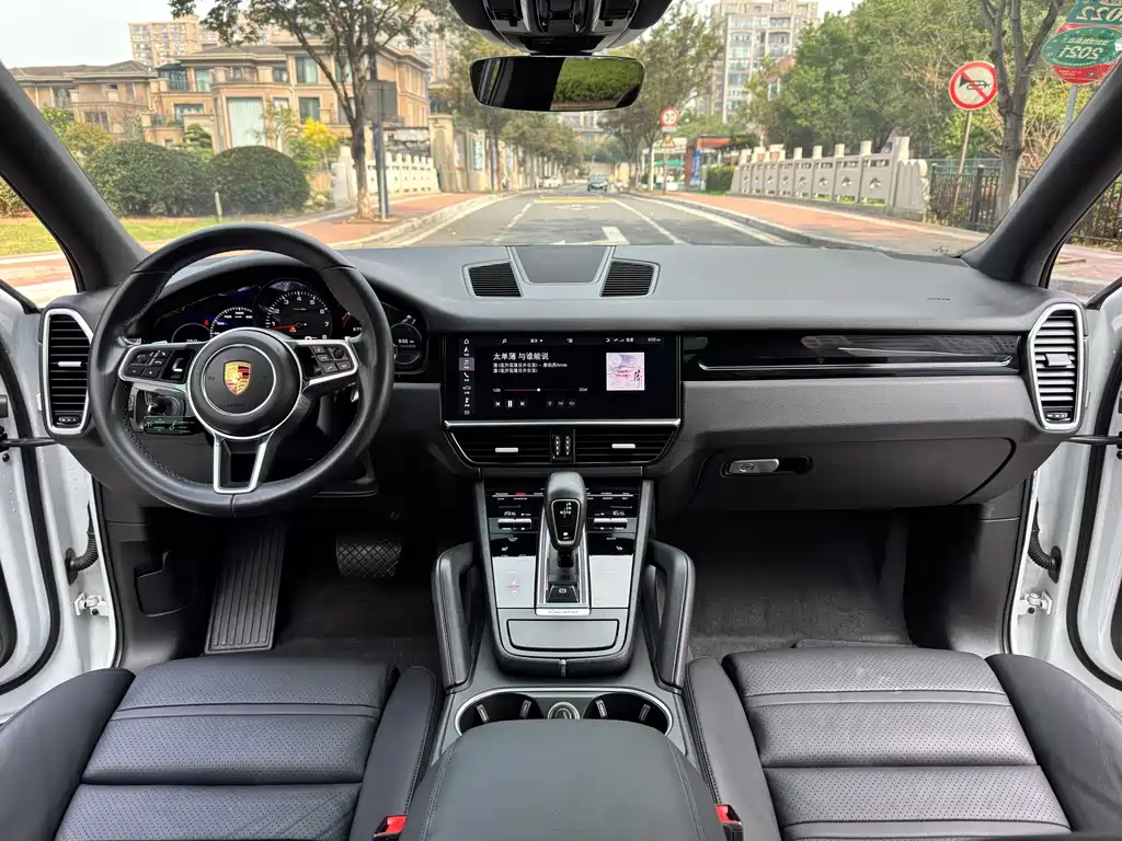 Porsche Cayenne — миниатюра 12