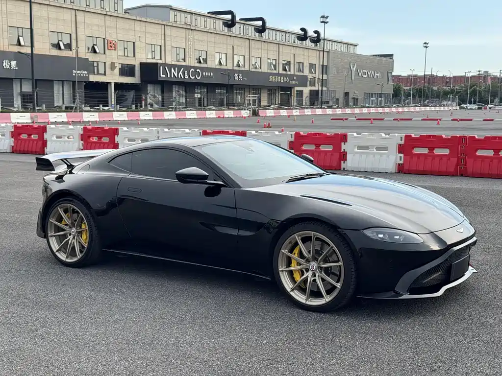 Aston Martin V8 Vantage 2020 4.0T V8 Coupe