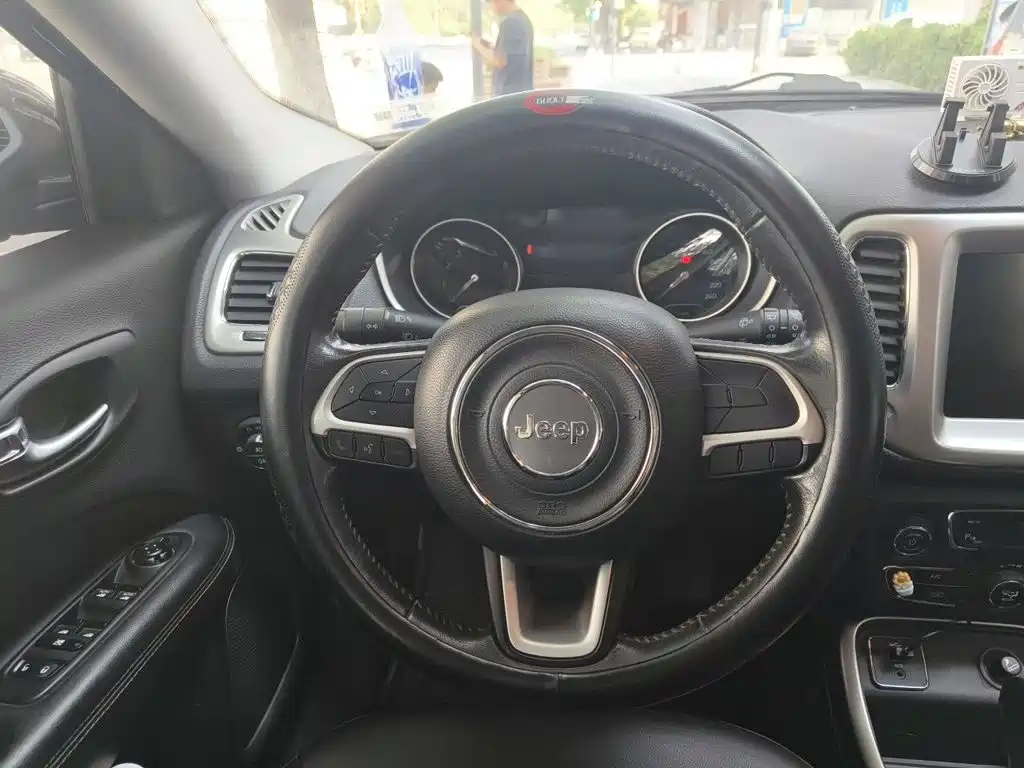 Jeep Compass — миниатюра 11