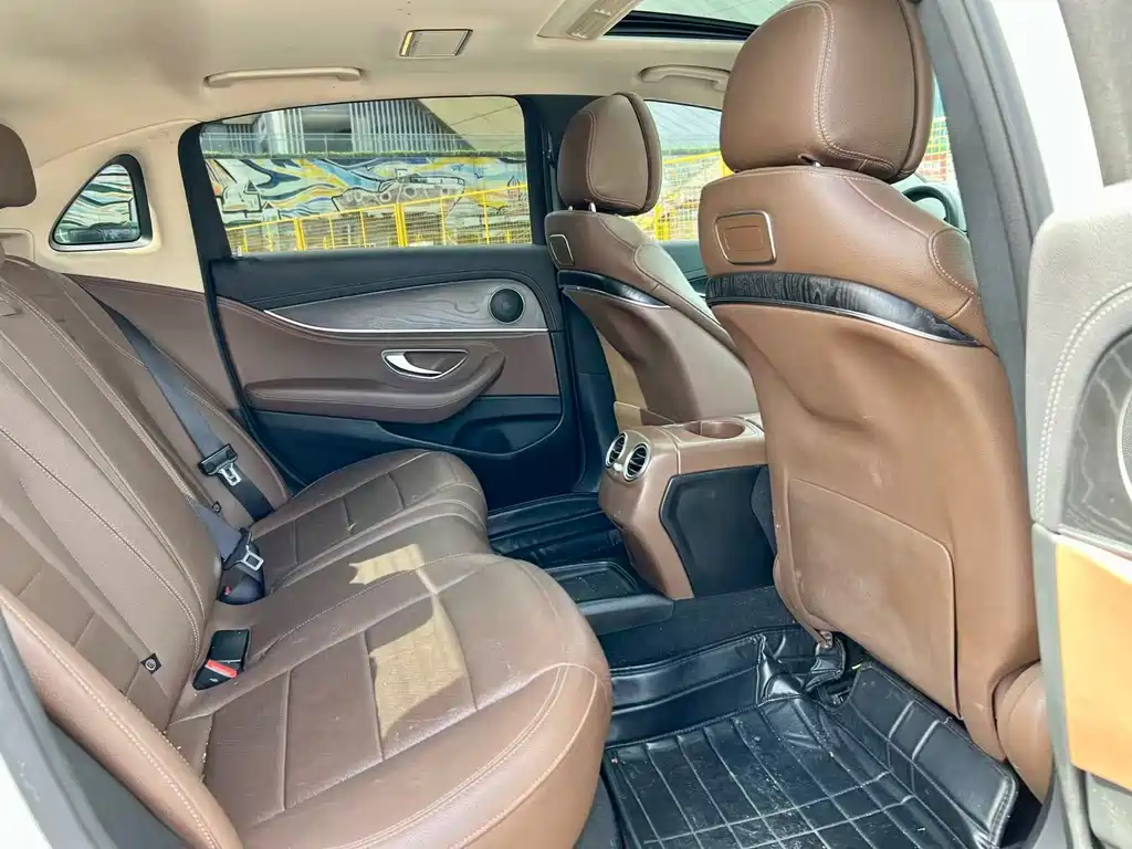 Mercedes-Benz E-Class — миниатюра 9