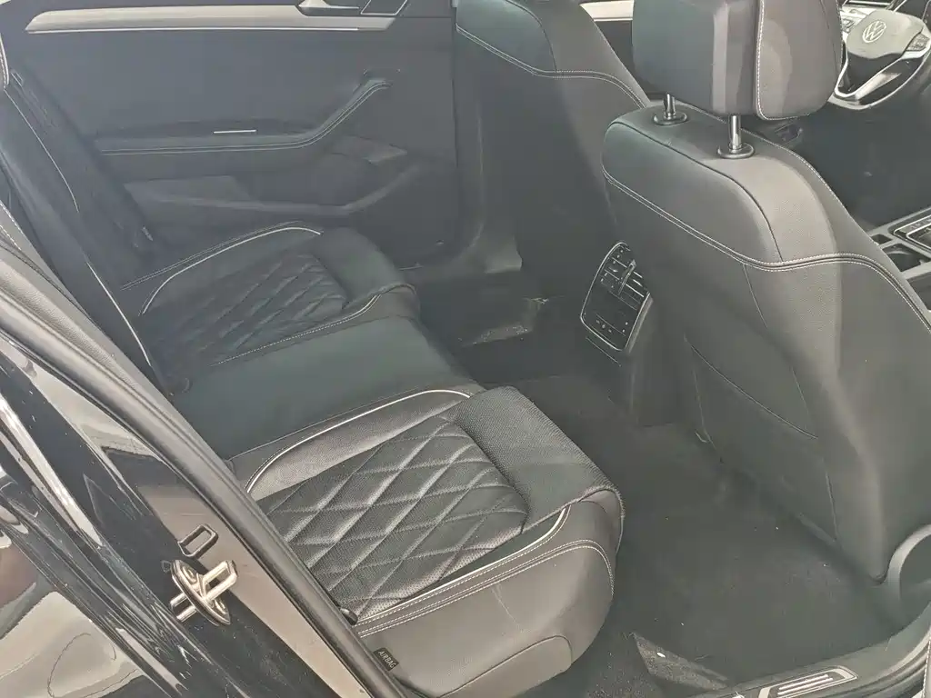 Volkswagen Magotan PHEV — миниатюра 8