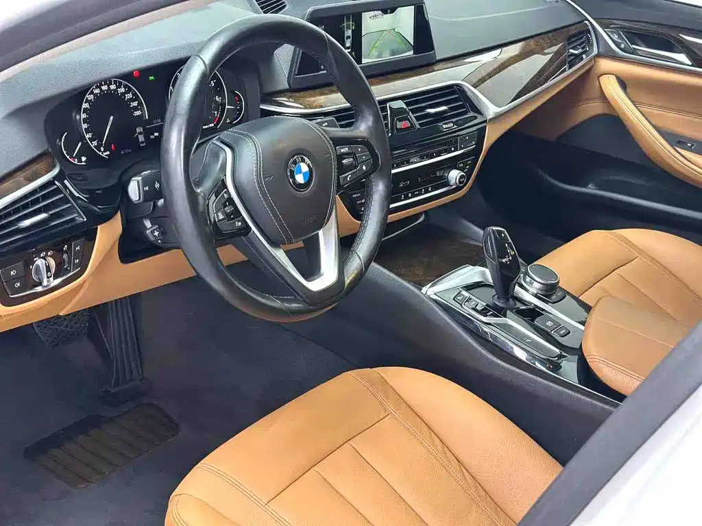 BMW 5 Series — миниатюра 5