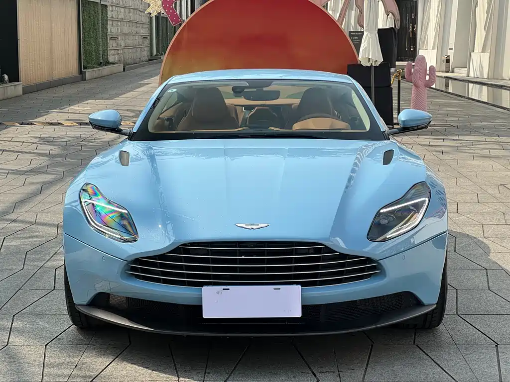 ASTON MARTIN DB11
