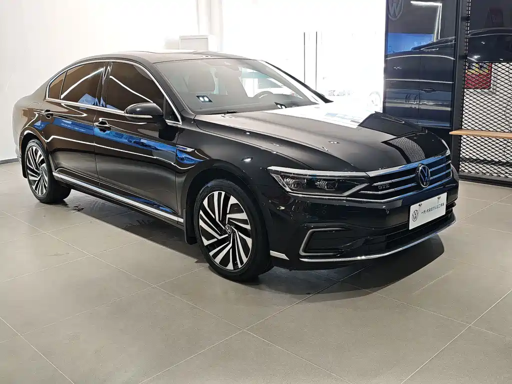 Volkswagen Magotan PHEV — миниатюра 2