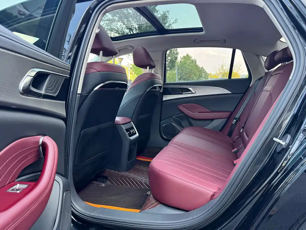 Hongqi Hongqi H5 — миниатюра 10