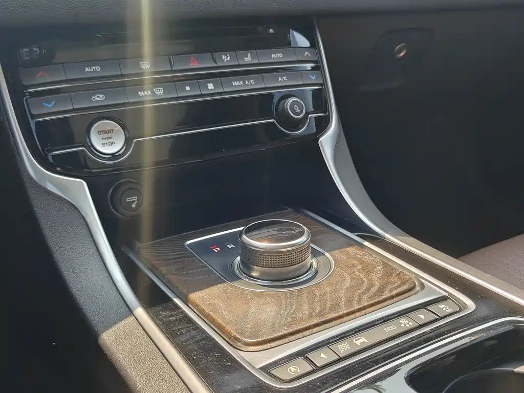 Jaguar XFL — миниатюра 26