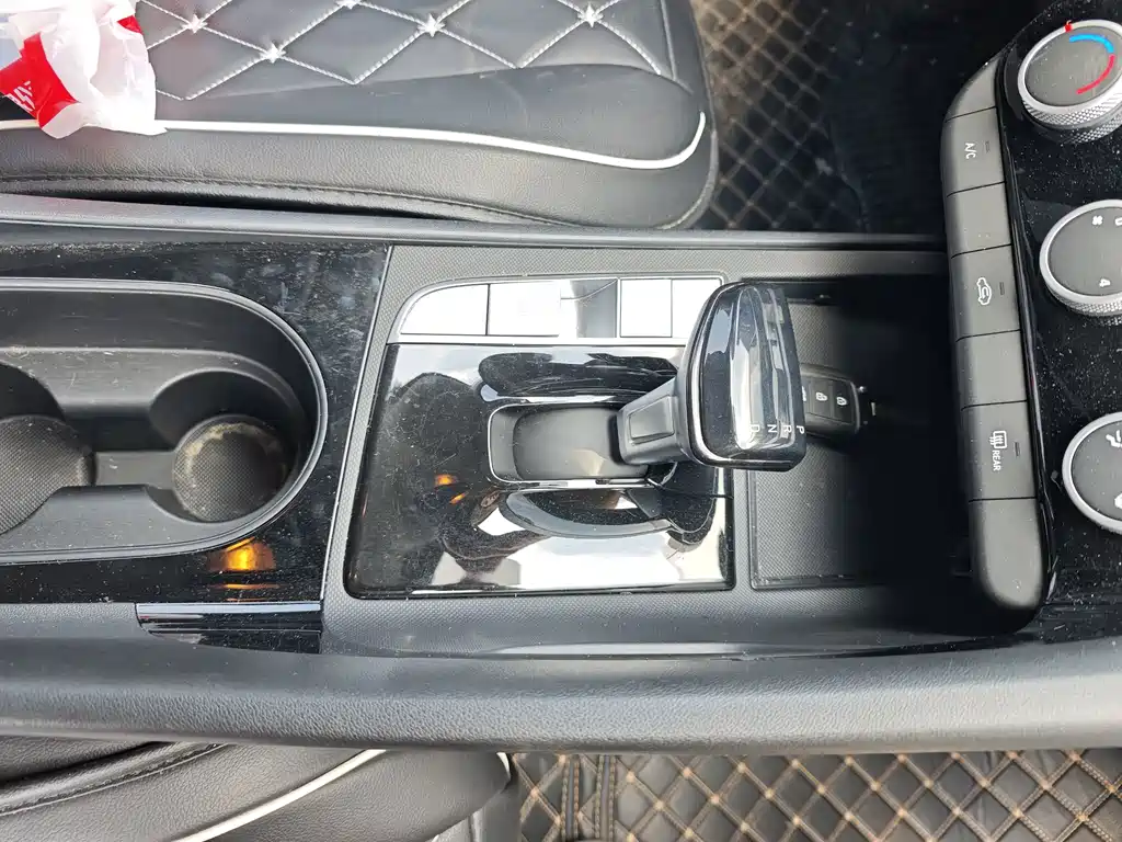 Hyundai Elantra — миниатюра 13