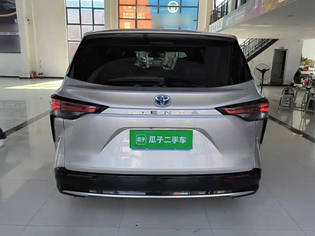 Toyota Sienna — миниатюра 6