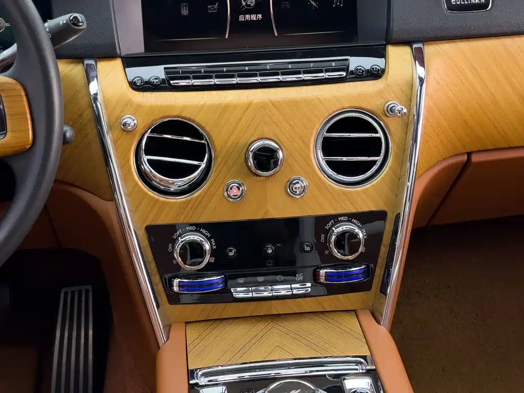 Rolls-Royce Cullinan — миниатюра 25