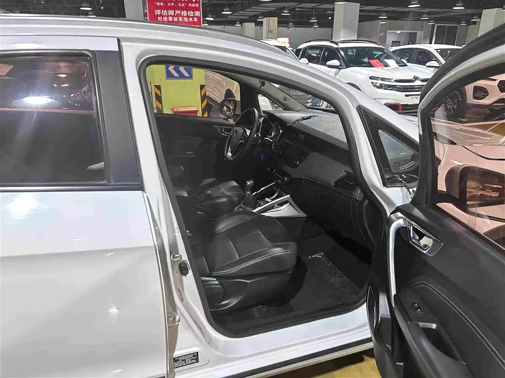 Geely Vision X3 — миниатюра 6
