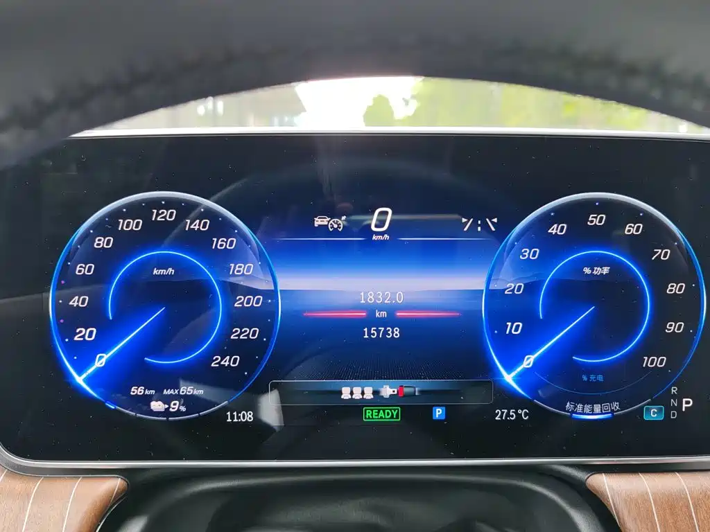 Mercedes-Benz EQE SUV — миниатюра 4