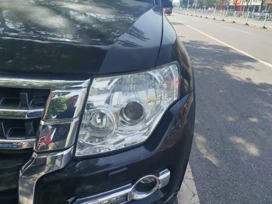 Mitsubishi Pajero (Import) — миниатюра 5
