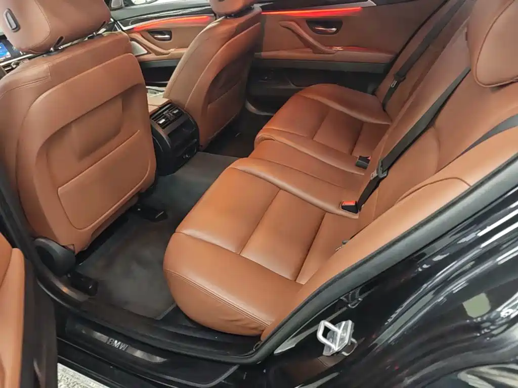 BMW 5 Series — миниатюра 17