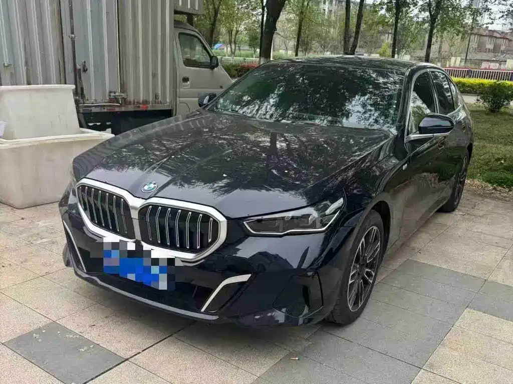 BMW 5 Series 2025