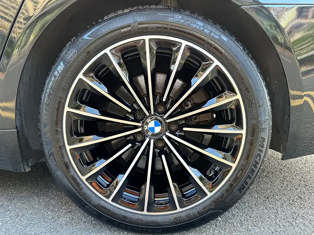 BMW 7 Series — миниатюра 12