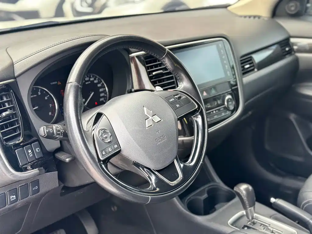 Mitsubishi Outlander — миниатюра 7